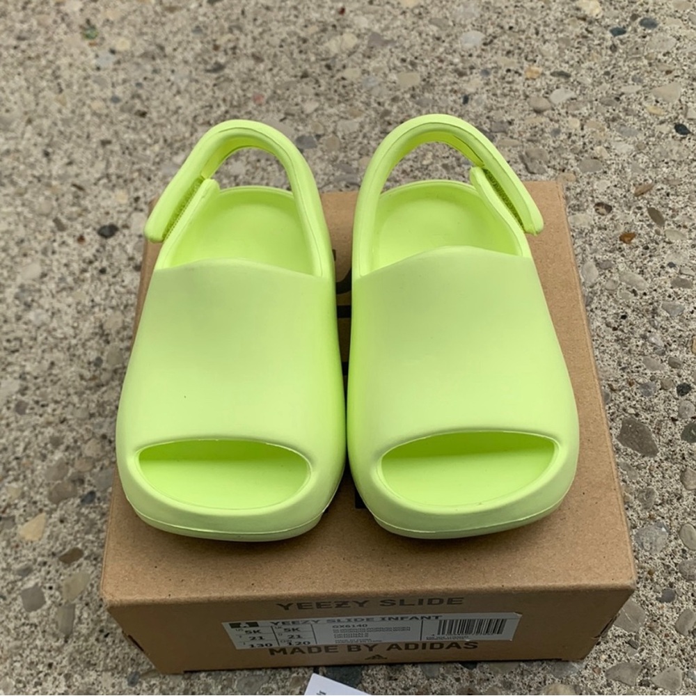 Kids Yeezy Slides size 5C